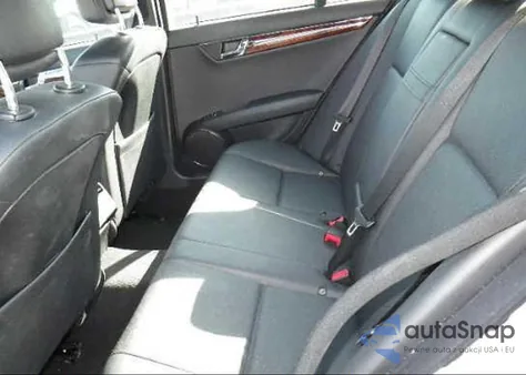 2009 Mercedes-Benz C300 из США, поврежденный, VIN WDDGF54X79F223945